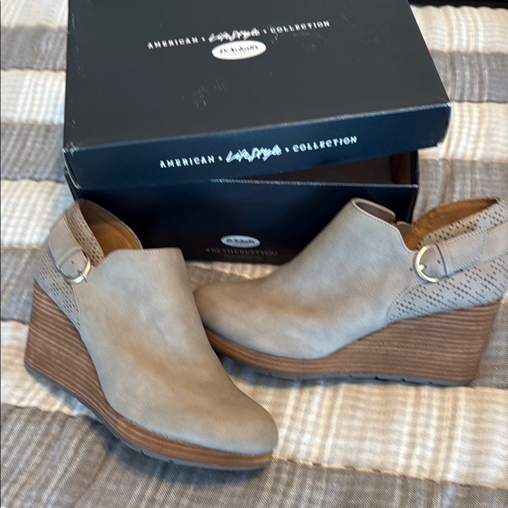Dr. Scholl's Tan Wedge Shoes with Suede Finish